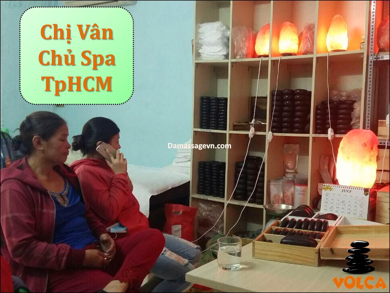 Chị Vân - chủ Spa tại tpHCM lựa chọn đá nóng massage Volca.